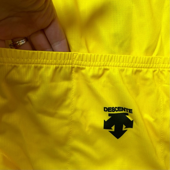 NWT Descente Short Sleeve Full Zip Yellow Bicycle Cycling Jersey Size Medium - Picture 7 of 7